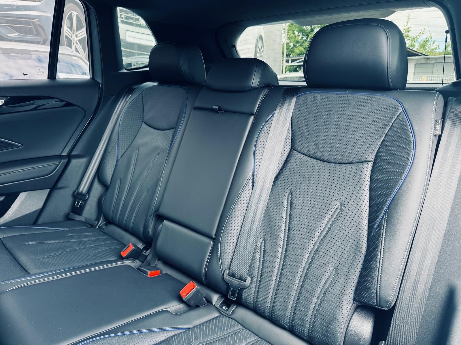 Volkswagen Tiguan - zdjęcie 15