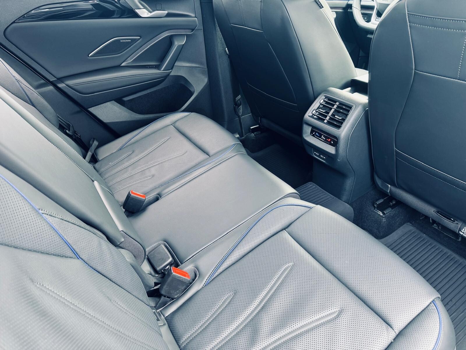 Volkswagen Tiguan - zdjęcie 21