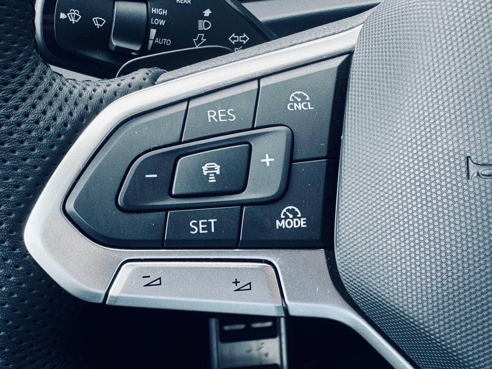 Volkswagen Tiguan - zdjęcie 26