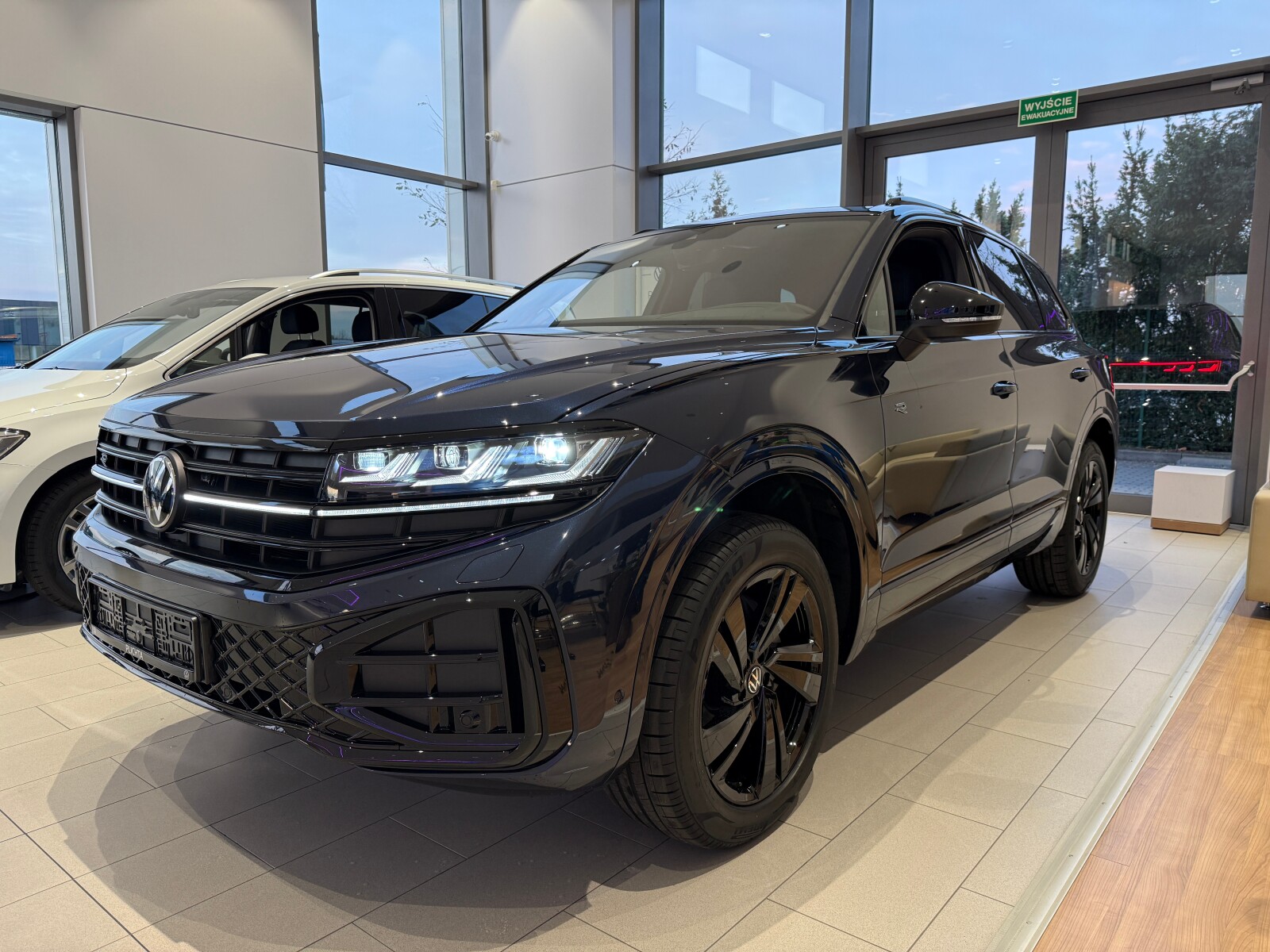ExDemo Touareg R-Line 3.0 V6 TDI 4MOTION 210 KW / 286 KM
