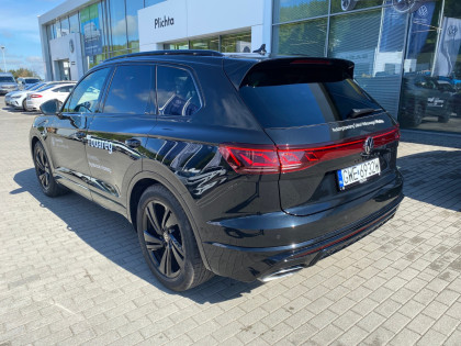 Od Ręki! | Dach Szklany | Skrętna Tylna Oś | Hak | R-line Black Style
