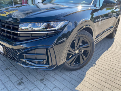 Od Ręki! | Dach Szklany | Skrętna Tylna Oś | Hak | R-line Black Style