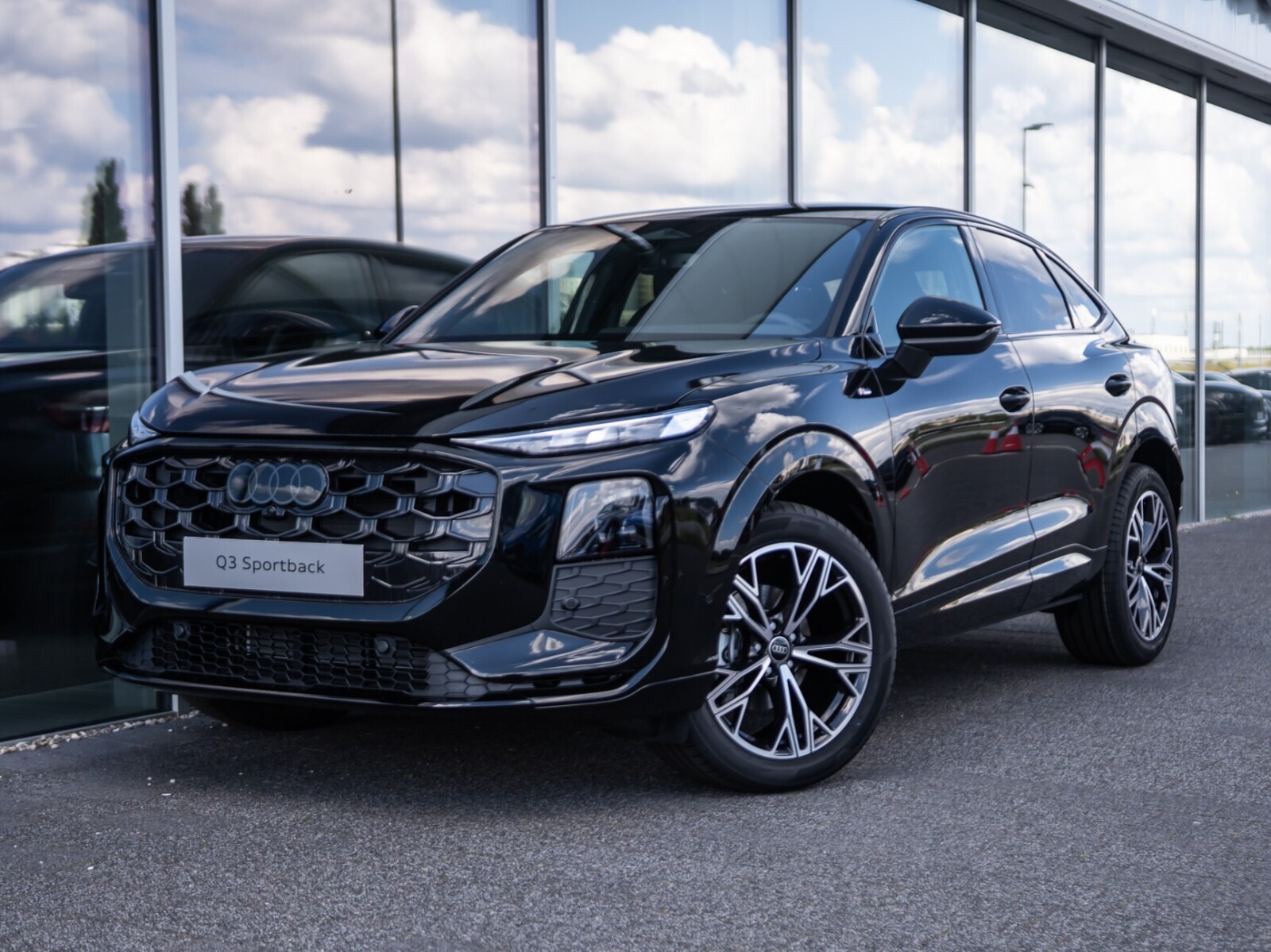 Od ręki / Akt. tempomat / Park assist / Kamera / Auto hold
