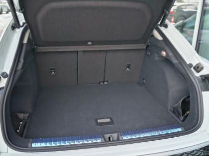 Od Ręki / Reflektory LED / Akt. Tempomat / Martwe Pole / Park Assist