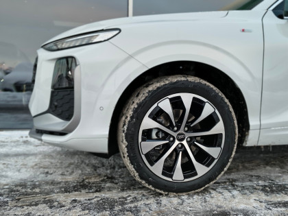 Od Ręki / Reflektory LED / Akt. Tempomat / Martwe Pole / Park Assist