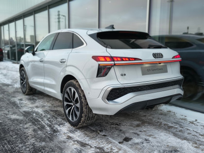 Od Ręki / Reflektory LED / Akt. Tempomat / Martwe Pole / Park Assist