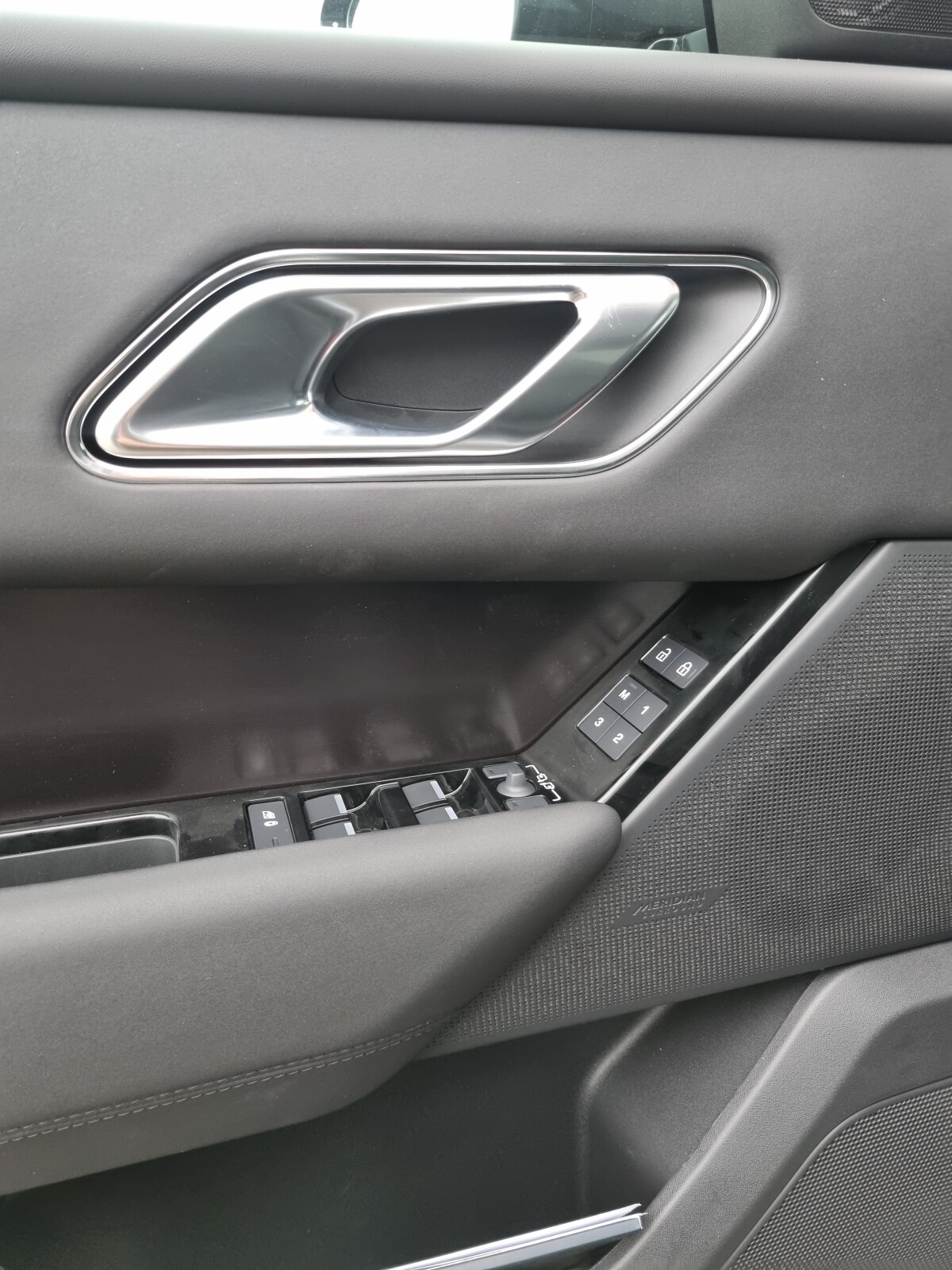 Land Rover Range Rover Velar - zdjęcie 13