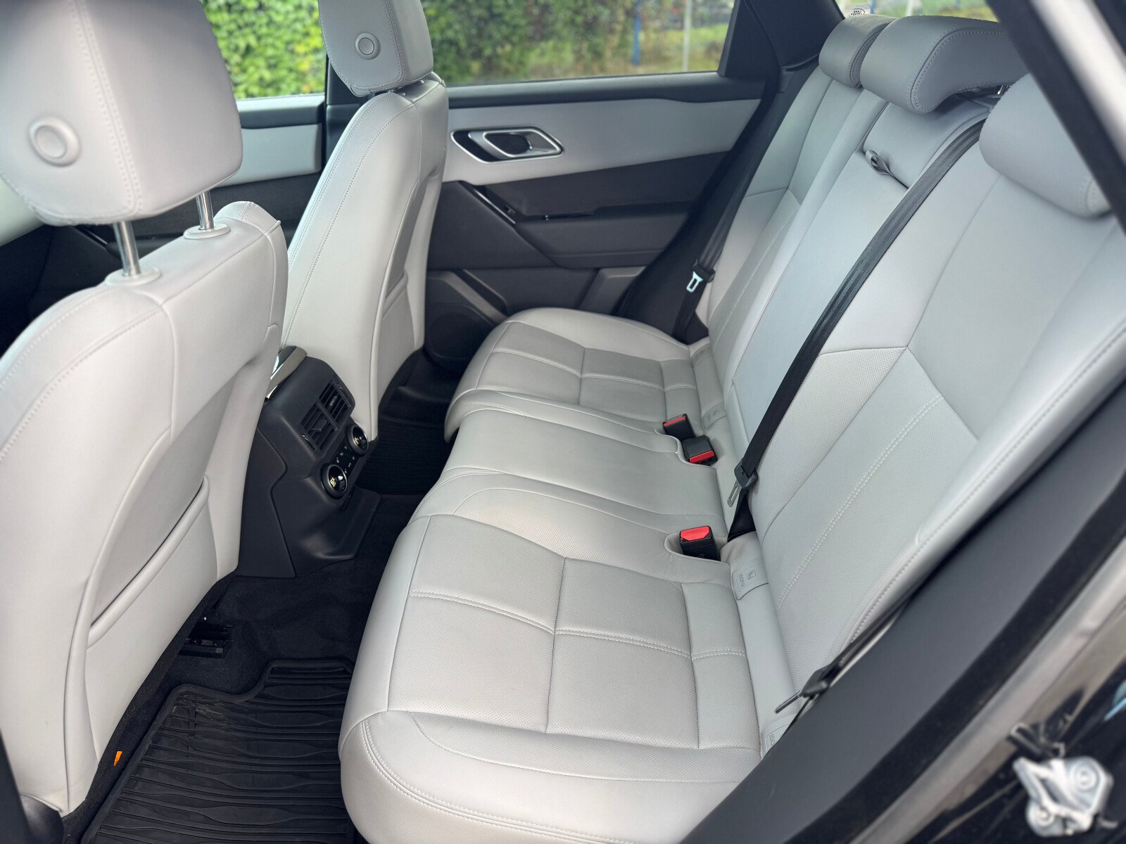 Land Rover Range Rover Velar - zdjęcie 22
