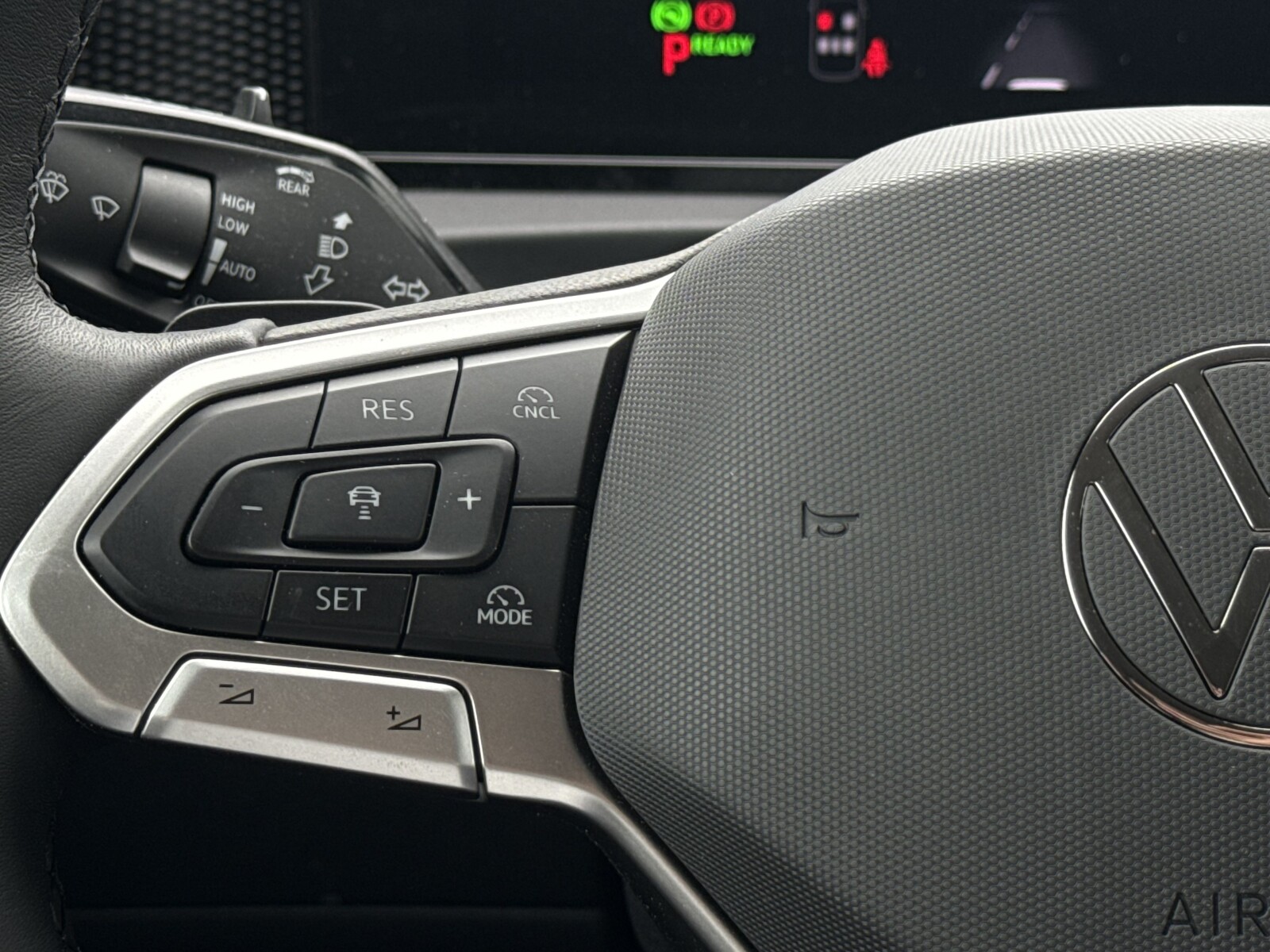 Volkswagen Tiguan - zdjęcie 17