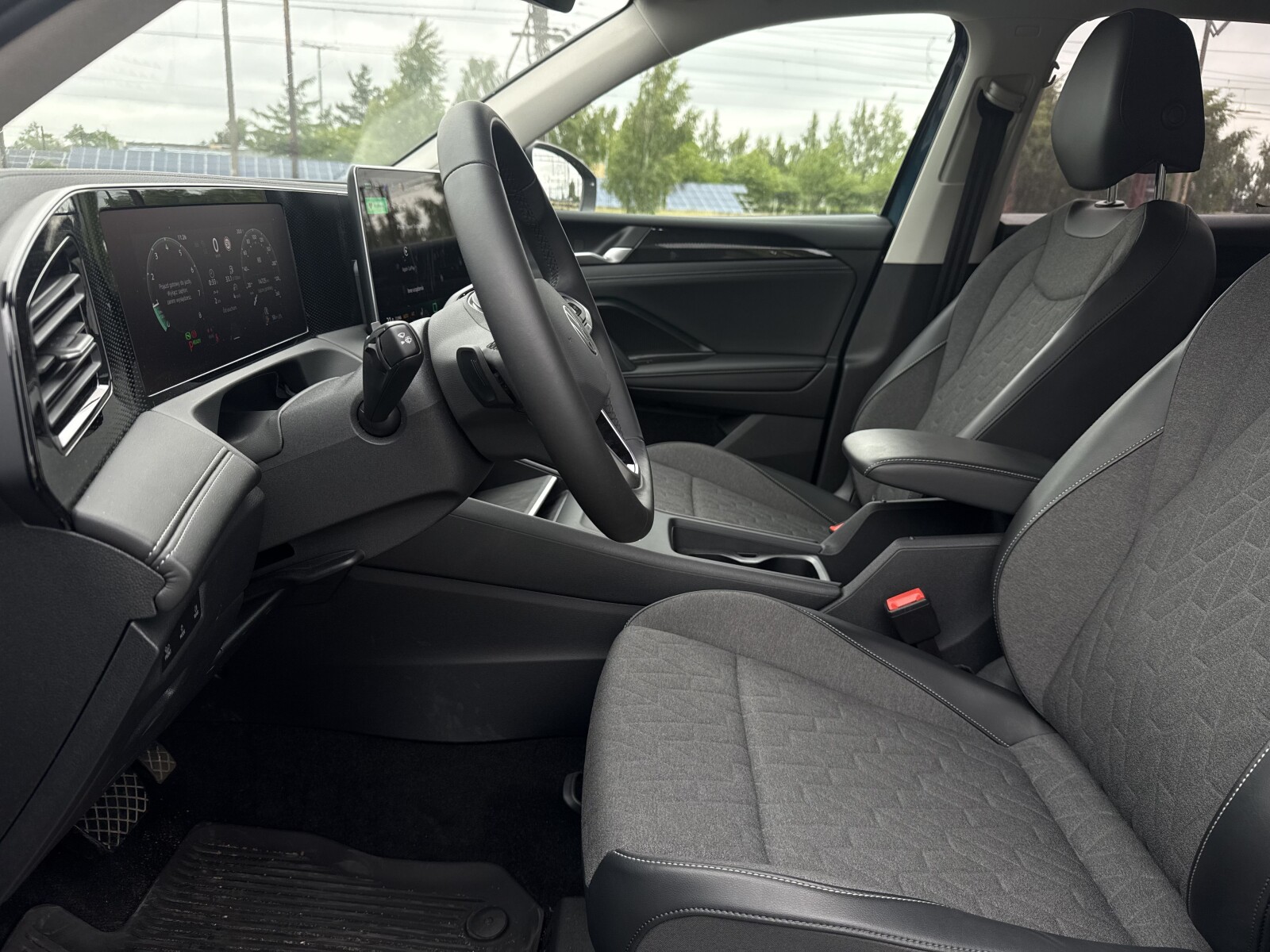 Volkswagen Tiguan - zdjęcie 12
