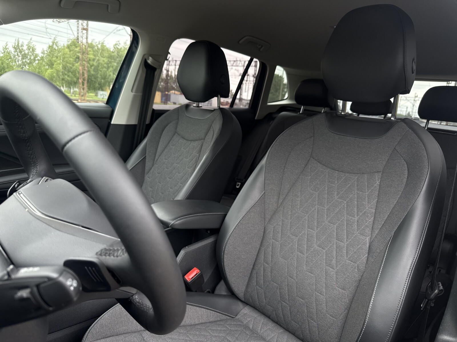 Volkswagen Tiguan - zdjęcie 13