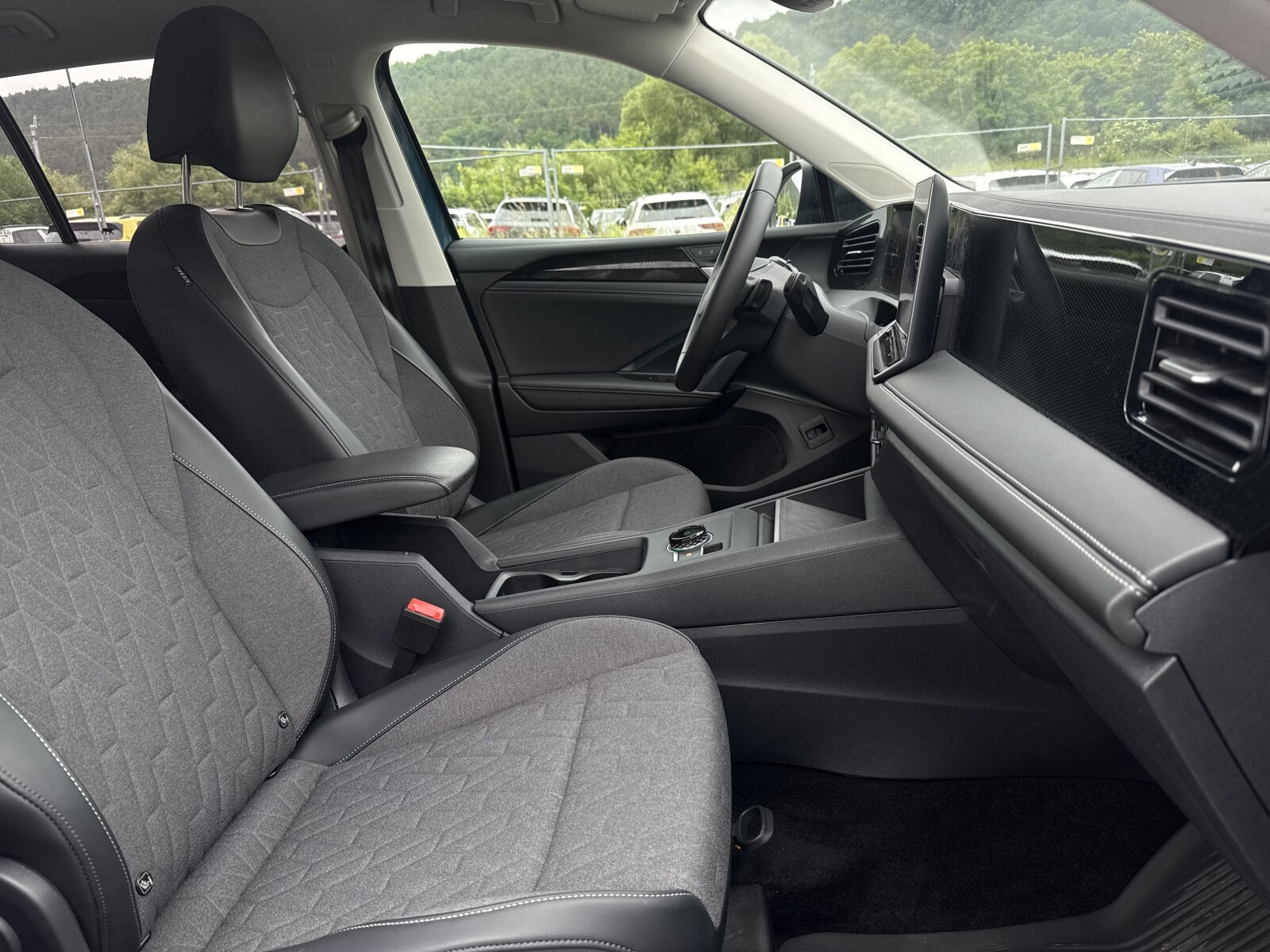 Volkswagen Tiguan - zdjęcie 14