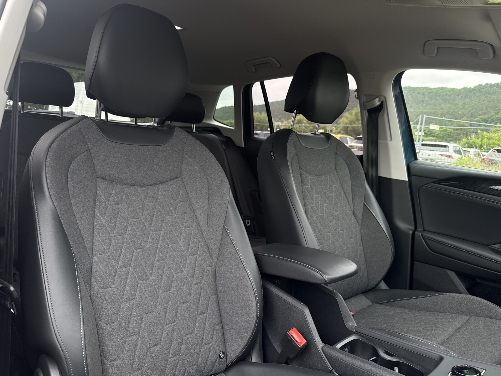 Volkswagen Tiguan - zdjęcie 15
