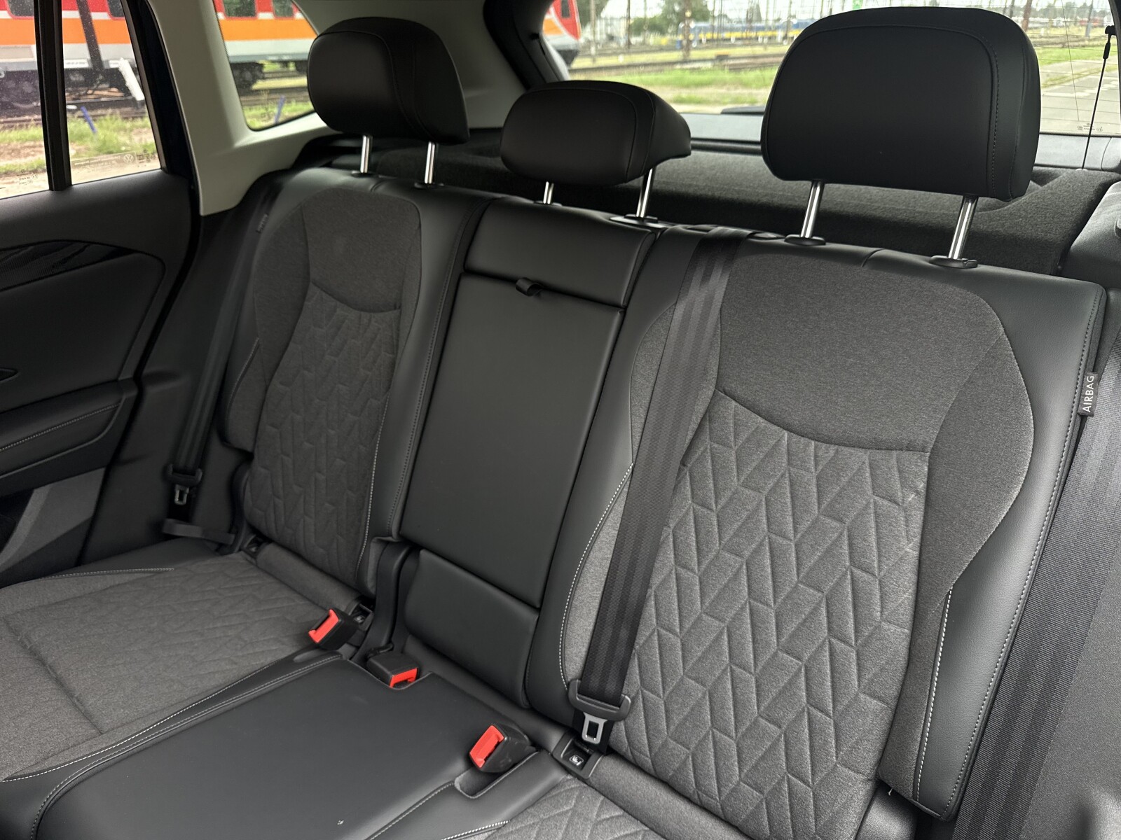 Volkswagen Tiguan - zdjęcie 30