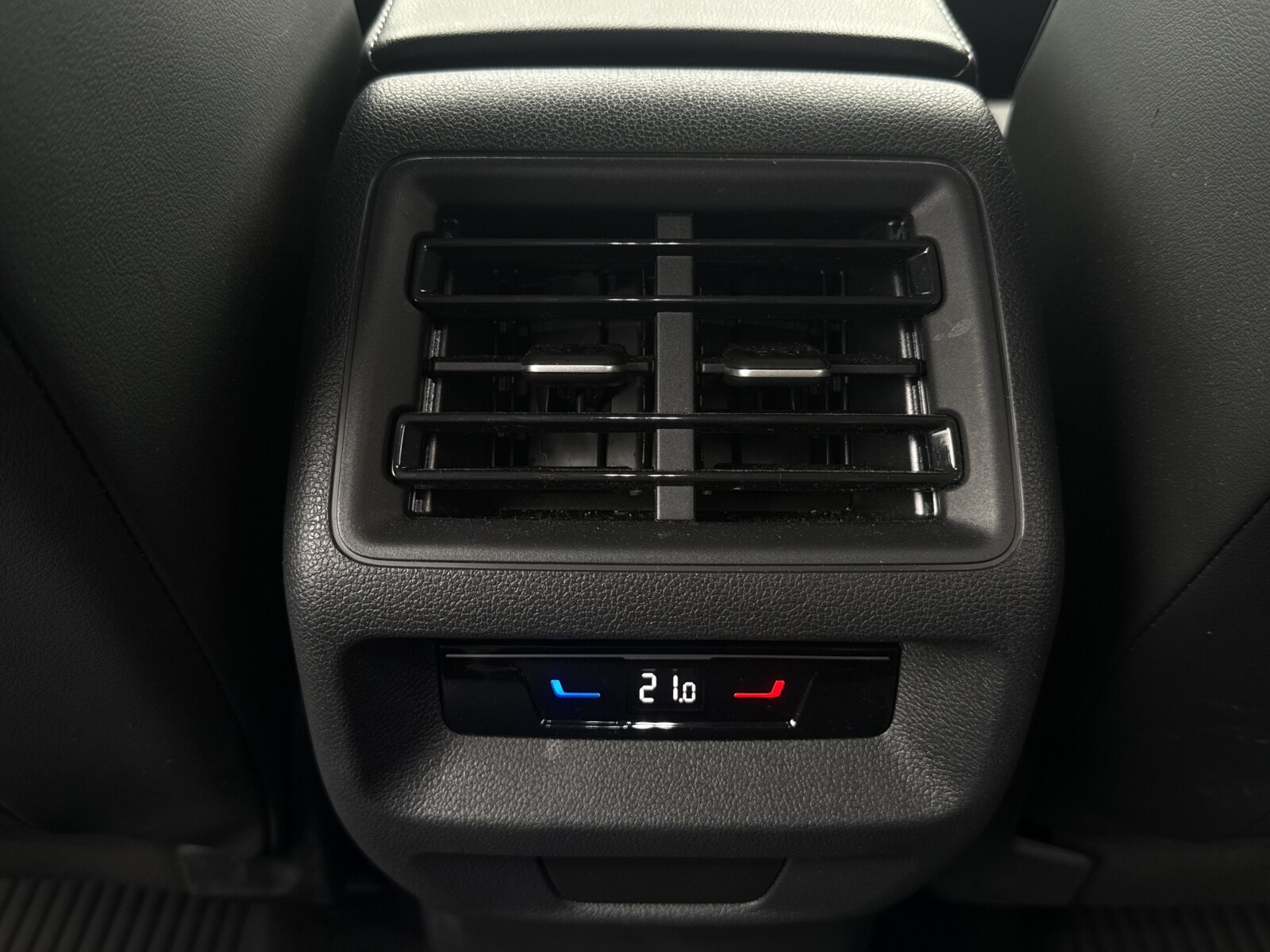 Volkswagen Tiguan - zdjęcie 33