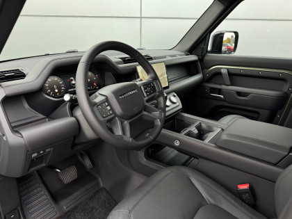 Defender MY25.5 3.0D I6 300 PS AWD Auto X-Dynamic HSE 110