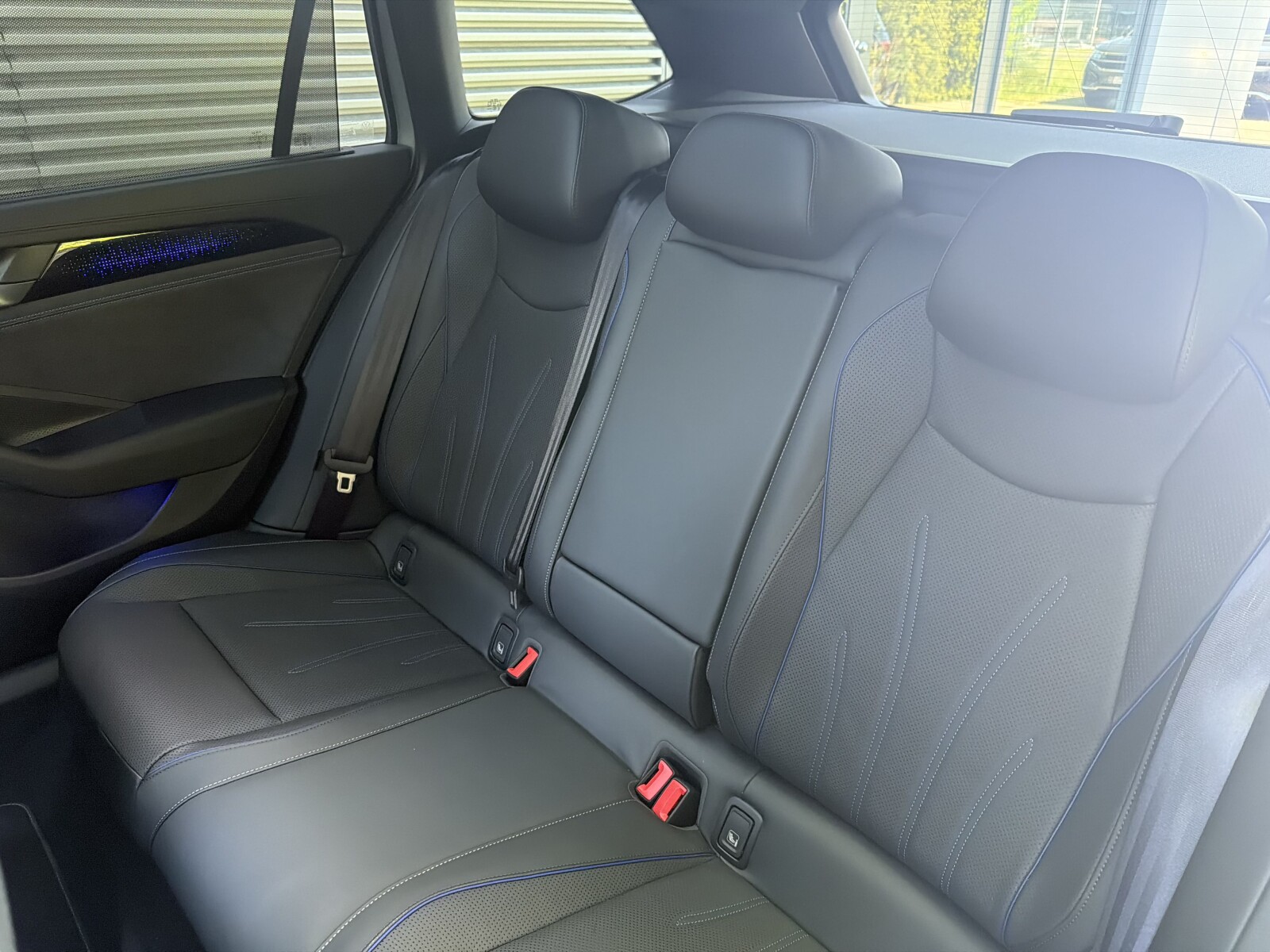 Volkswagen Passat Variant - zdjęcie 16