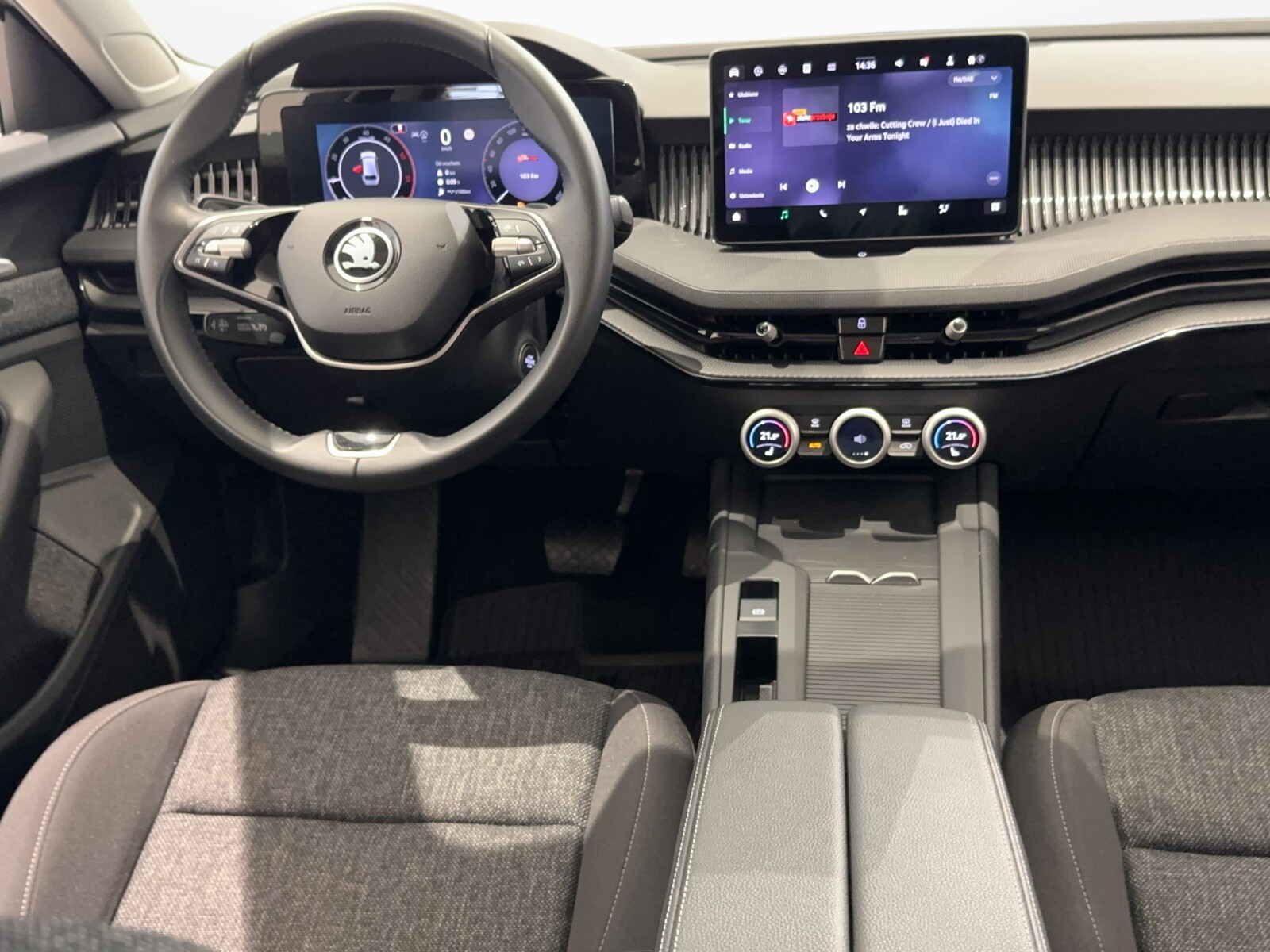 Škoda Superb Combi - zdjęcie 16