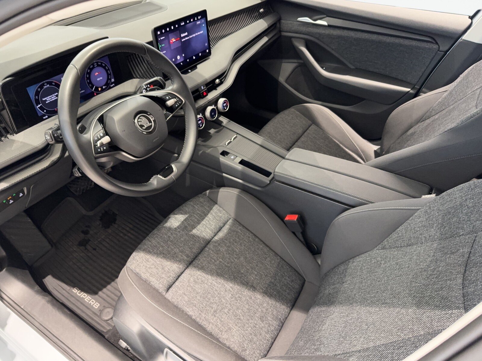 Škoda Superb Combi - zdjęcie 11