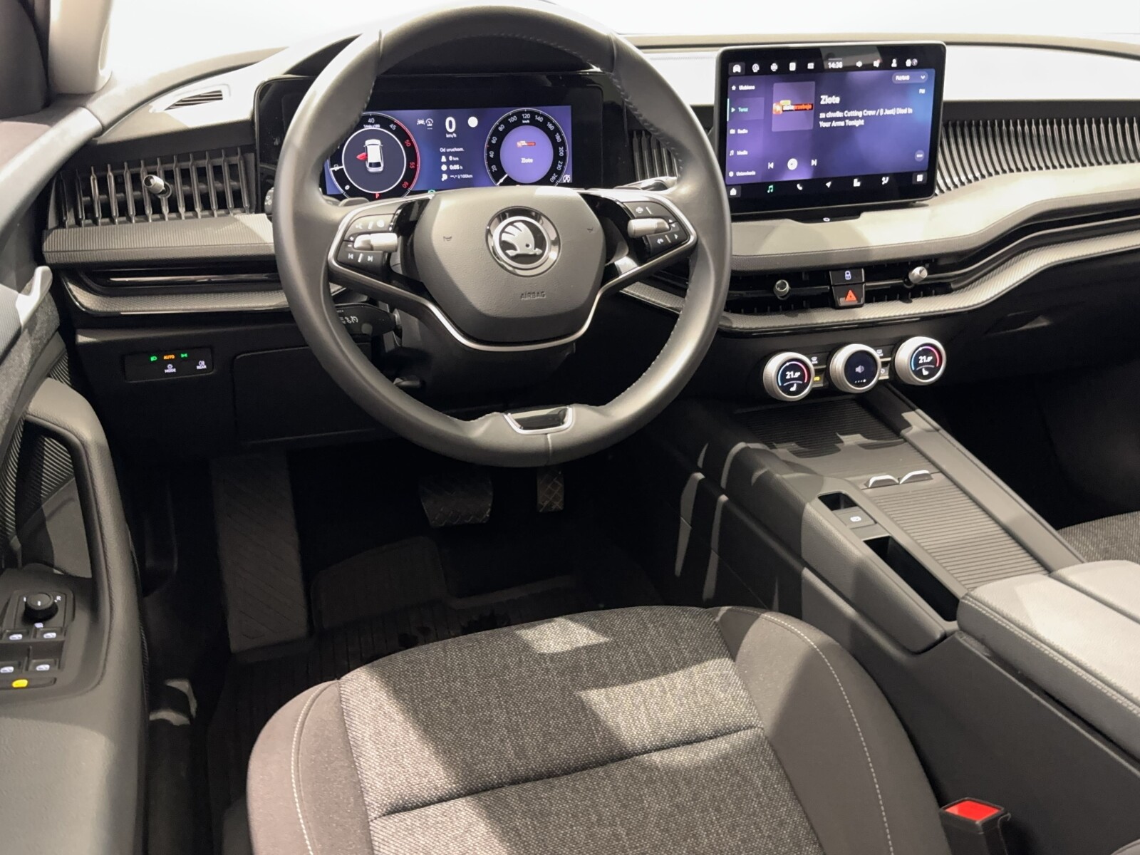 Škoda Superb Combi - zdjęcie 15