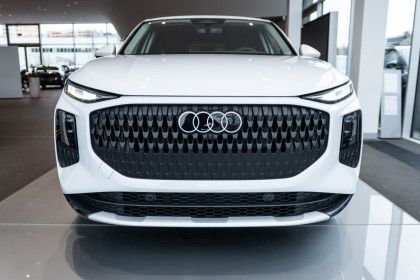 Od Ręki / Reflektory LED / Akt. Tempomat / Martwe Pole / Park Assist