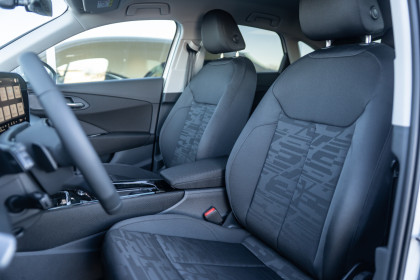 Od Ręki / Reflektory LED / Akt. Tempomat / Martwe Pole / Park Assist