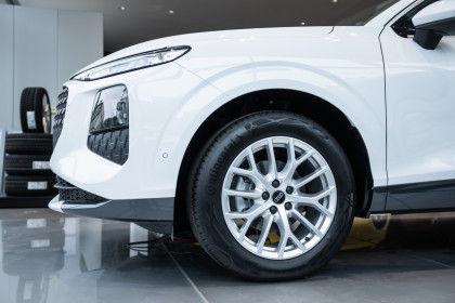 Od Ręki / Reflektory LED / Akt. Tempomat / Martwe Pole / Park Assist