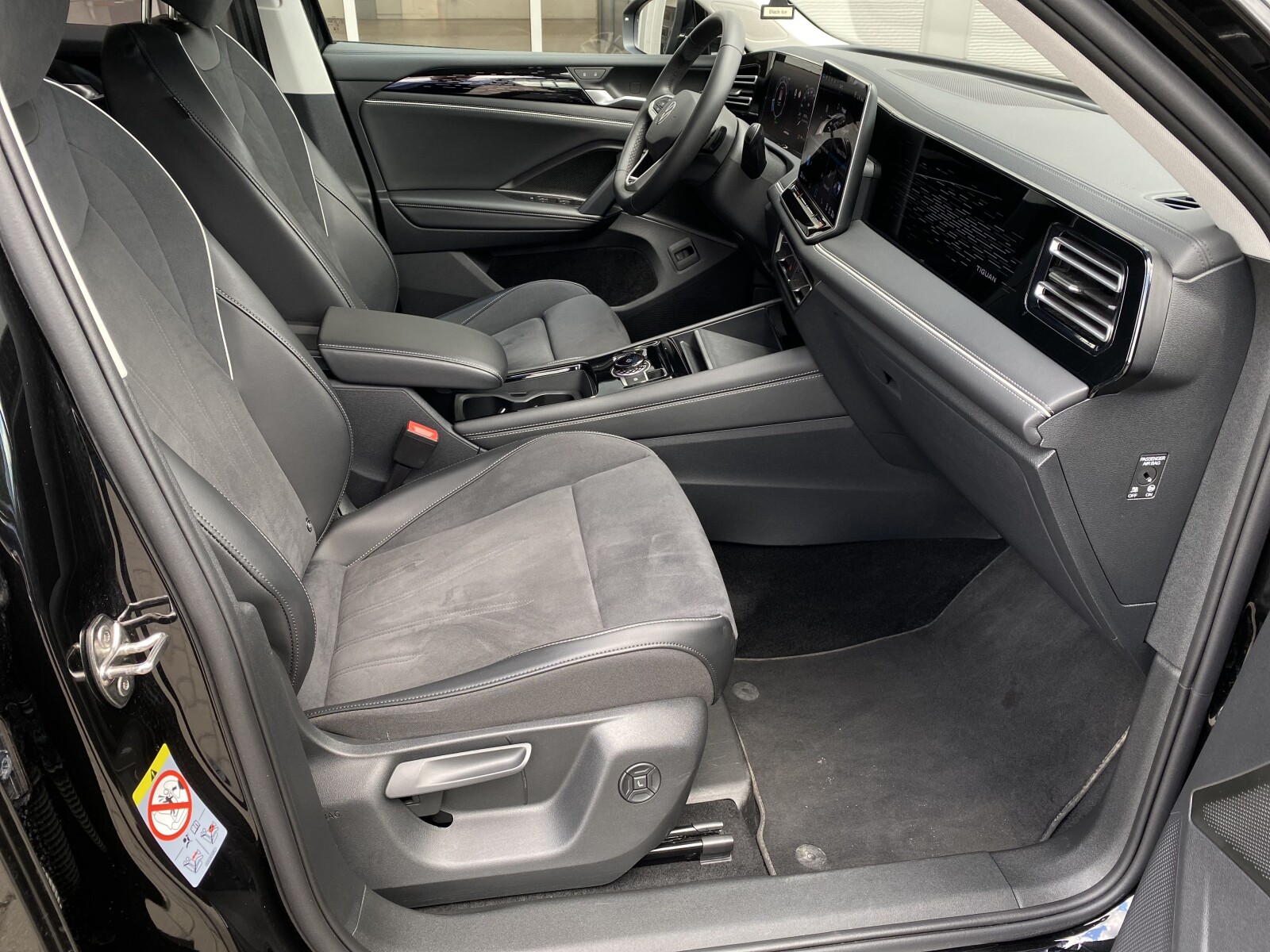 Volkswagen Tiguan - zdjęcie 33