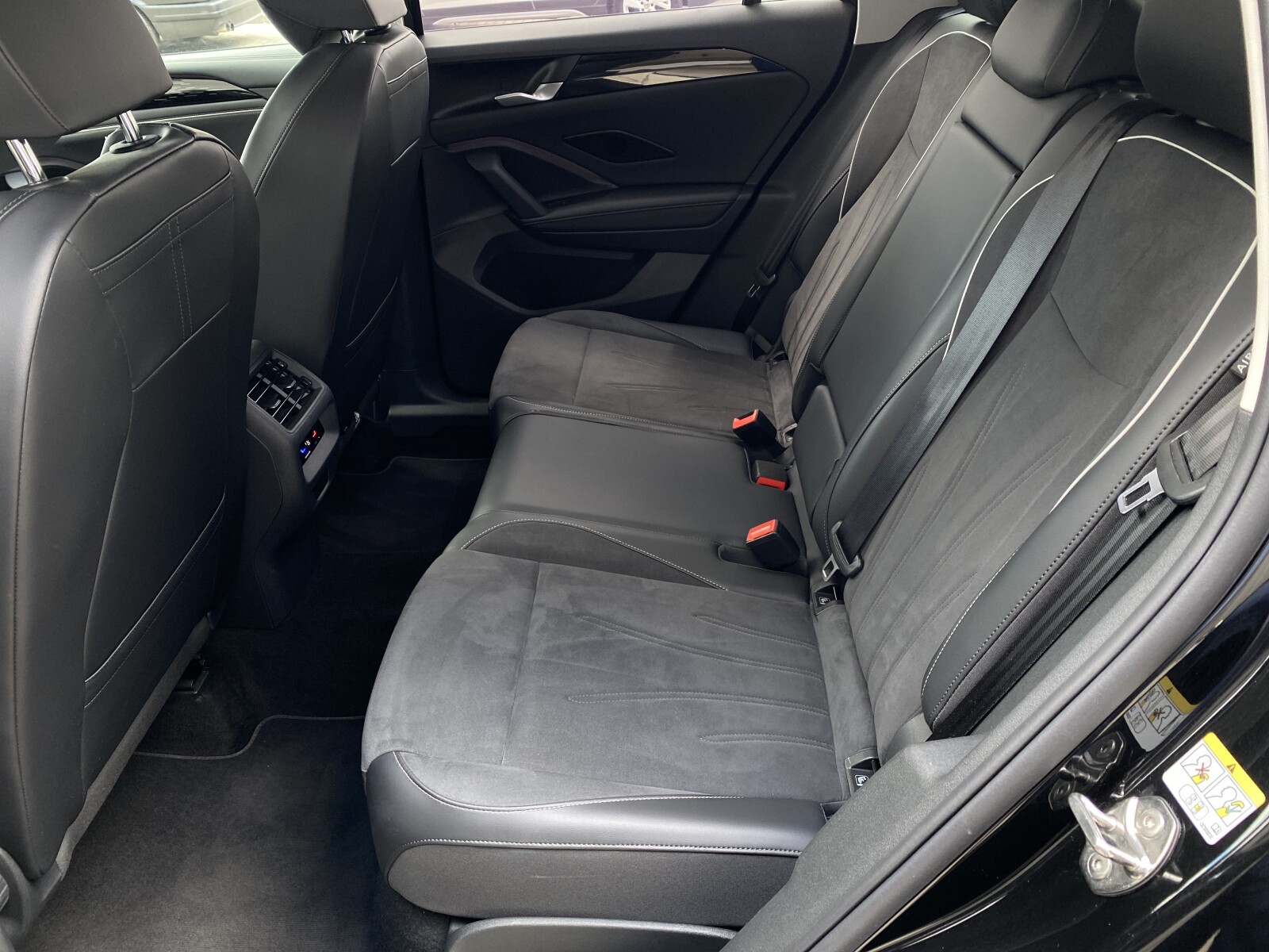 Volkswagen Tiguan - zdjęcie 30