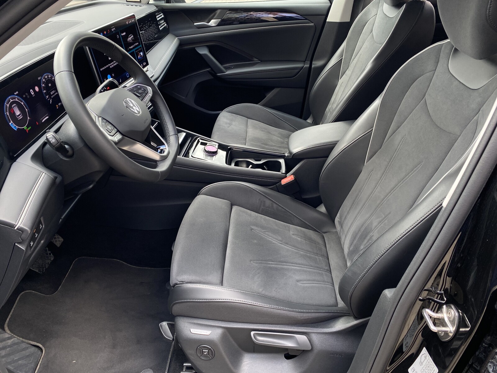 Volkswagen Tiguan - zdjęcie 11