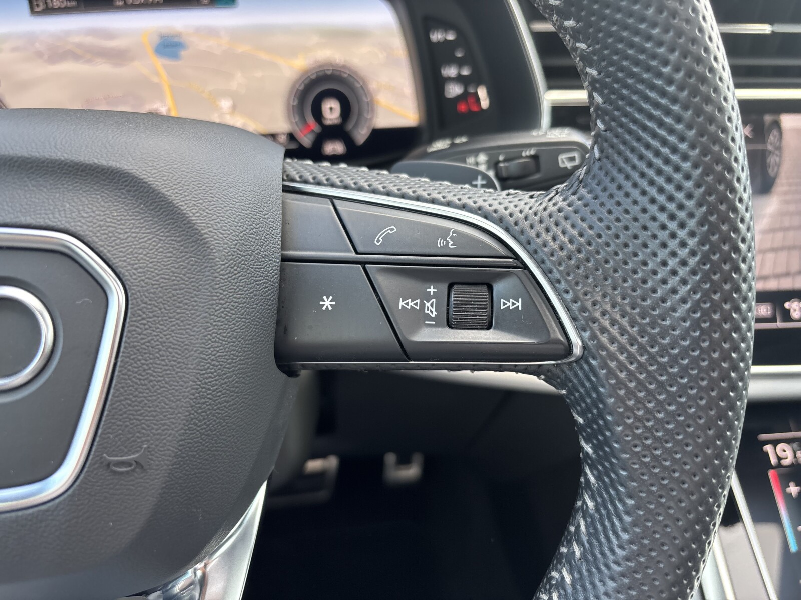 Audi Q8 - zdjęcie 14