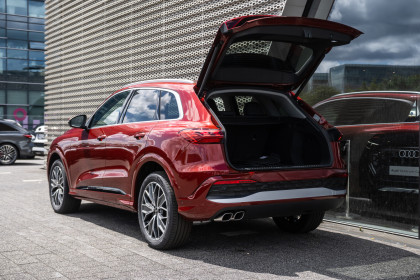 Audi Q5 | Technology | Kamera Cofania | Aud Sound System