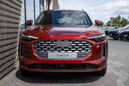 Audi Q5 | Technology | Kamera Cofania | Aud Sound System