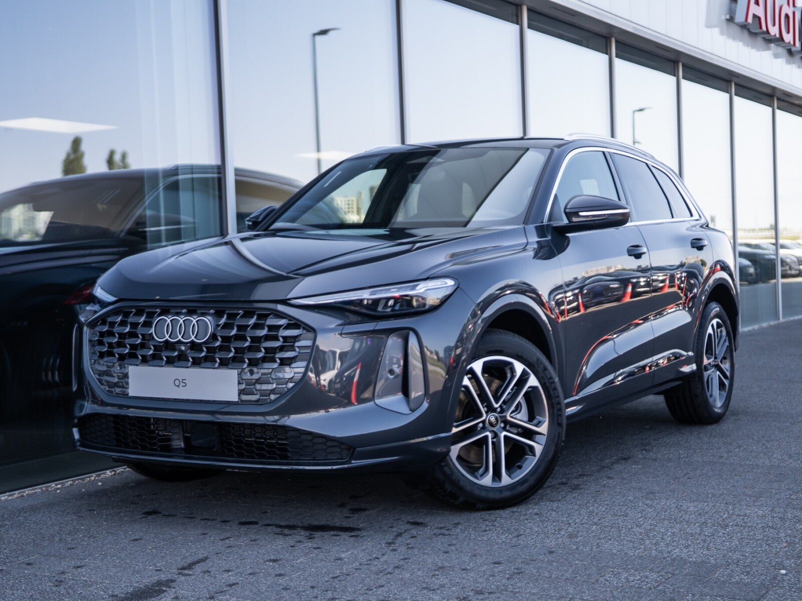 Od ręki / Hak / Reflektory LED / Akt. tempomat / Park assist