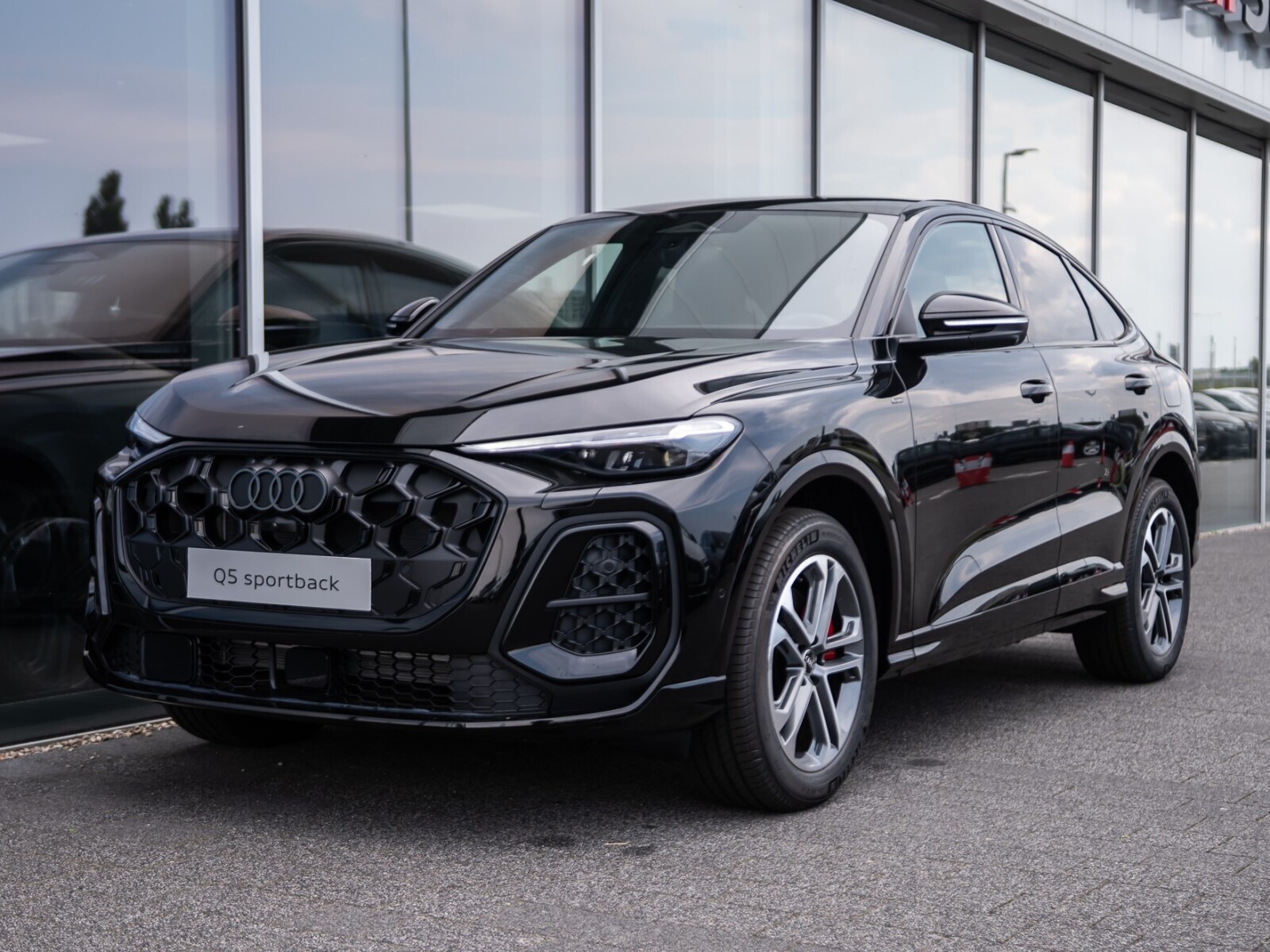 Od ręki / Hak / Matrix LED / Akt. tempomat / Martwe pole / Kamera 360