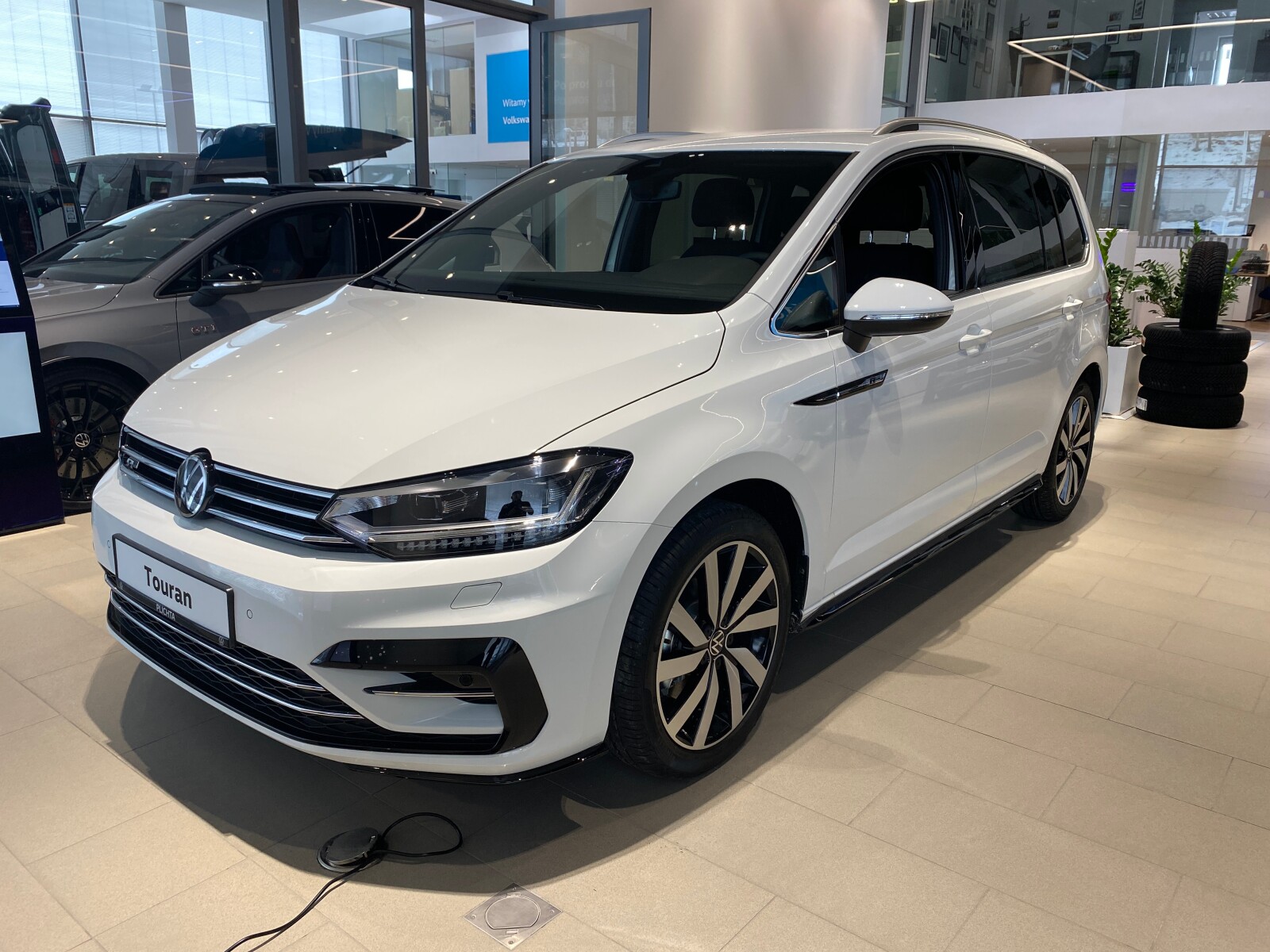 Rocznik 2026 | R-line | 7 Miejsc | LED Top | Pakiet Zimowy | Kamera