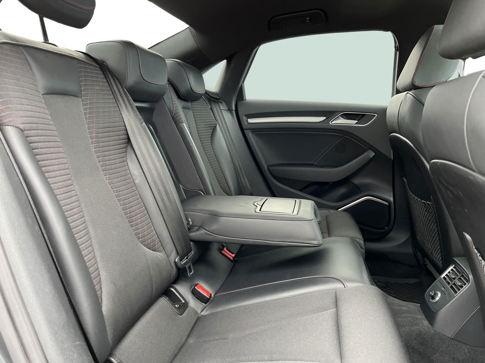 Audi S3 - zdjęcie 17