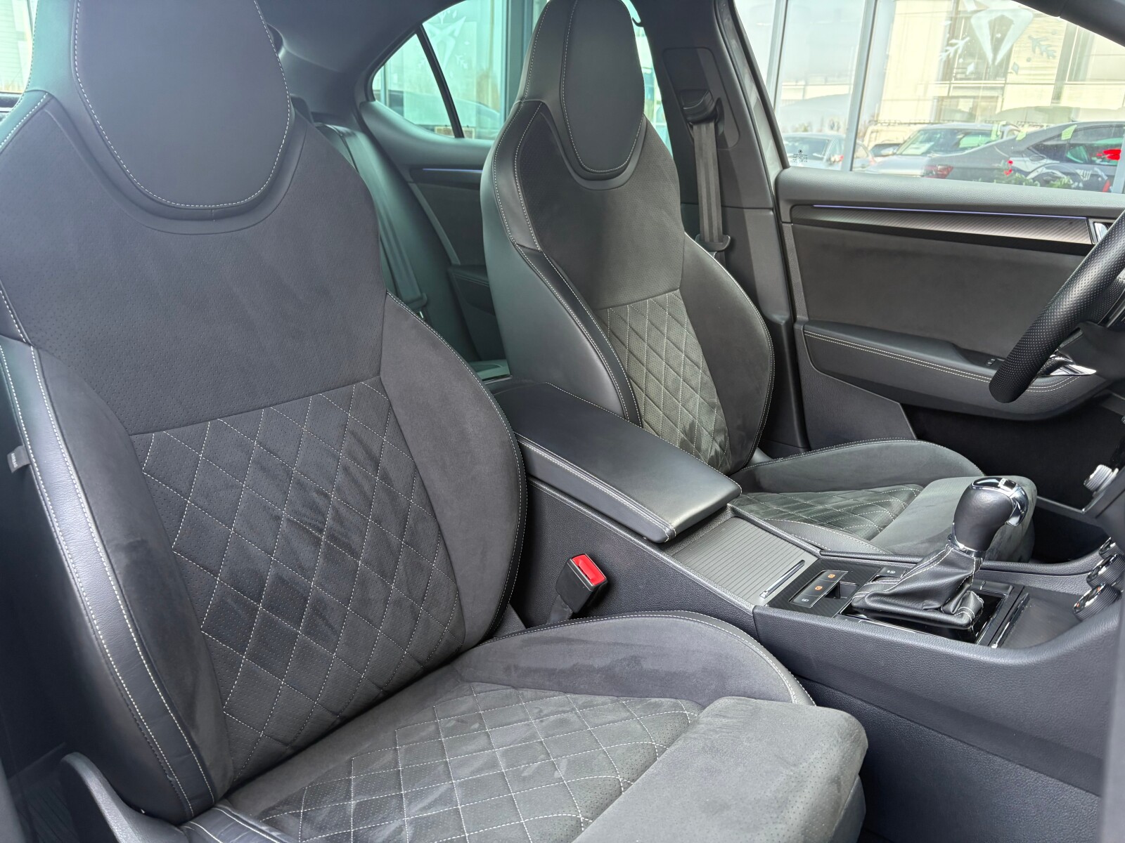 Škoda Superb - zdjęcie 17