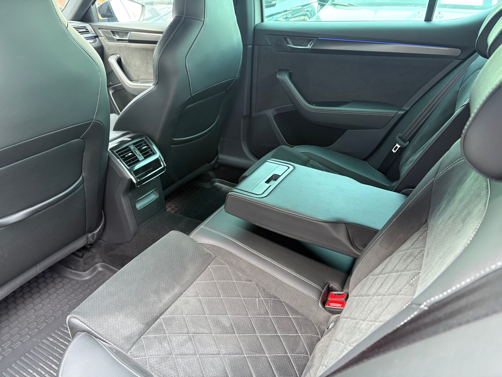 Škoda Superb - zdjęcie 14
