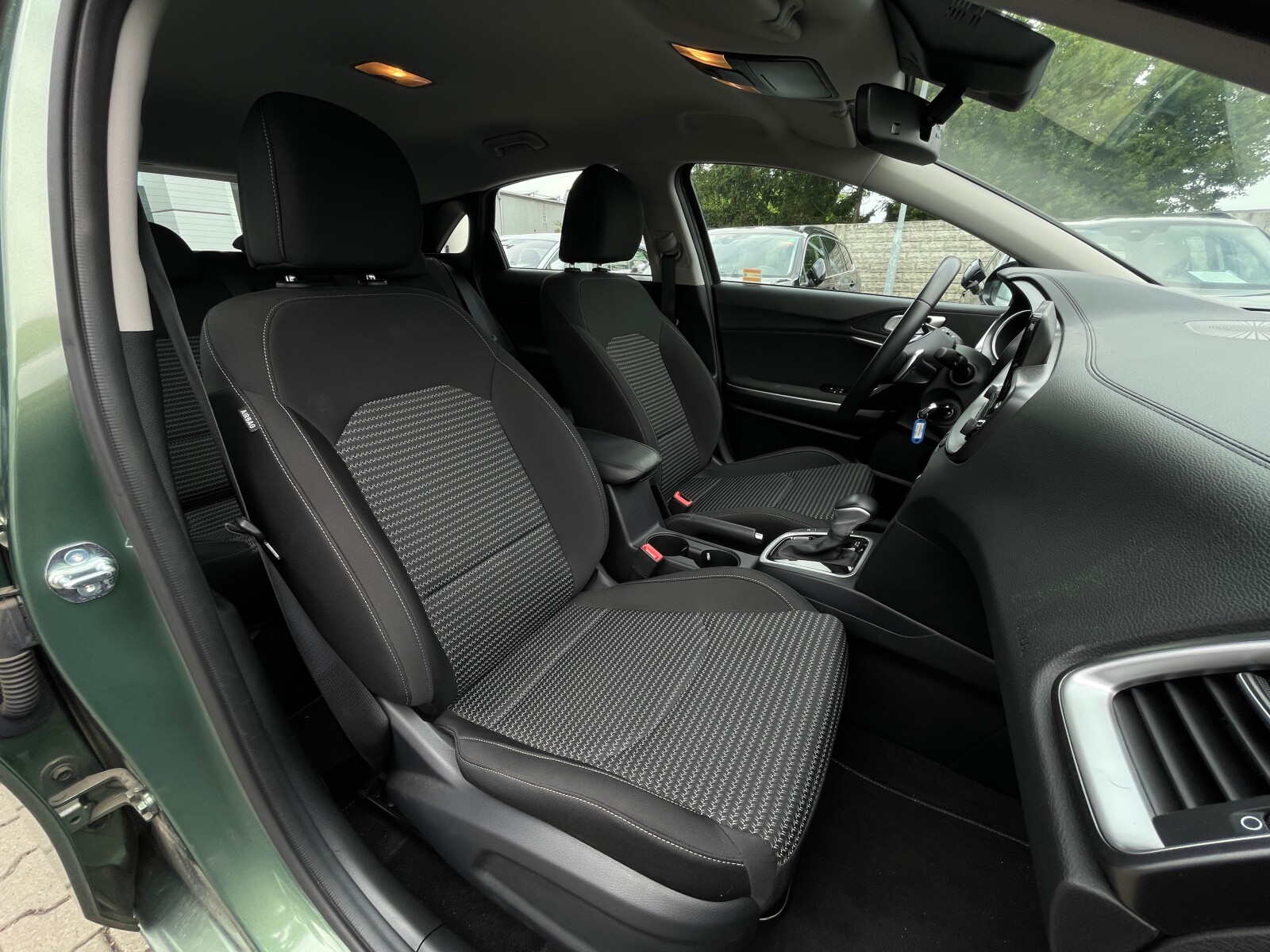 Kia Ceed - zdjęcie 16