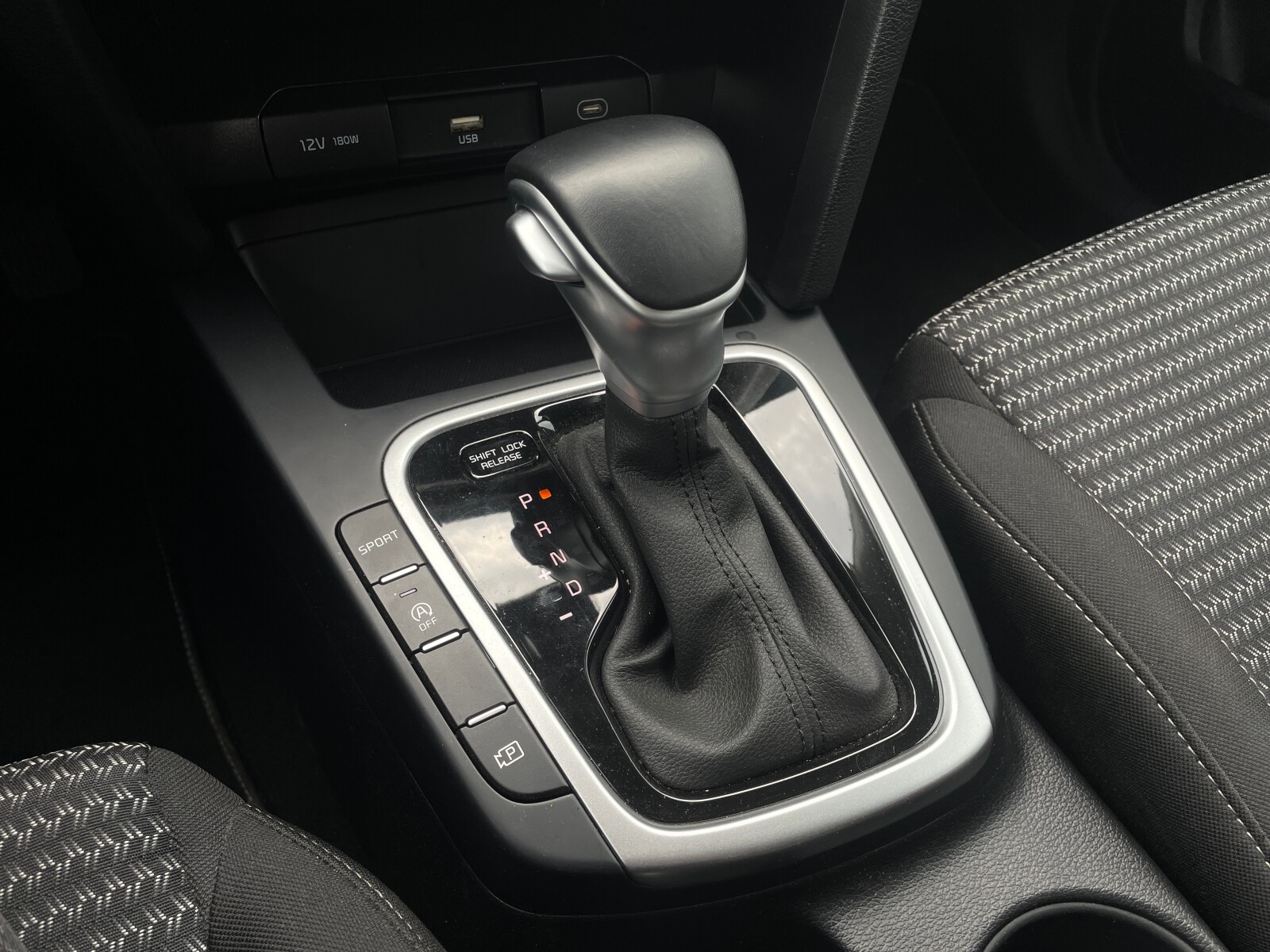 Kia Ceed - zdjęcie 32