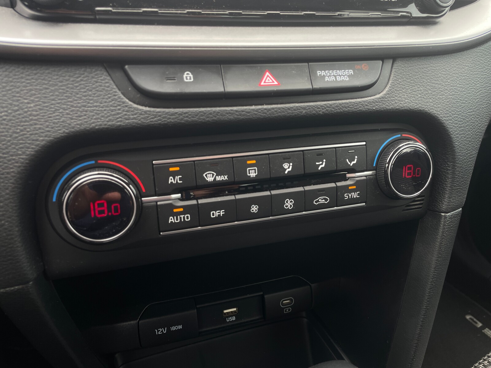Kia Ceed - zdjęcie 30