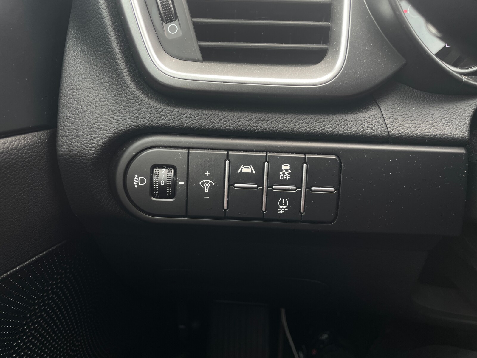 Kia Ceed - zdjęcie 34