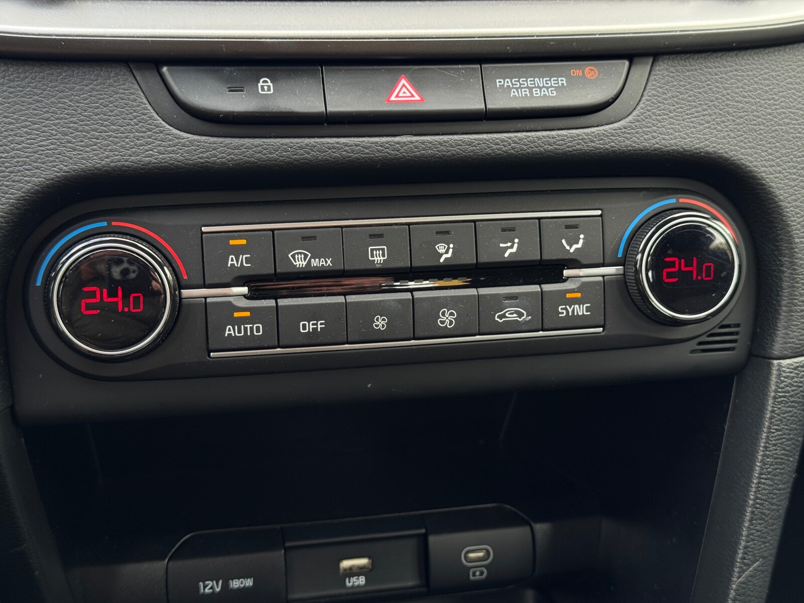 Kia Ceed - zdjęcie 28
