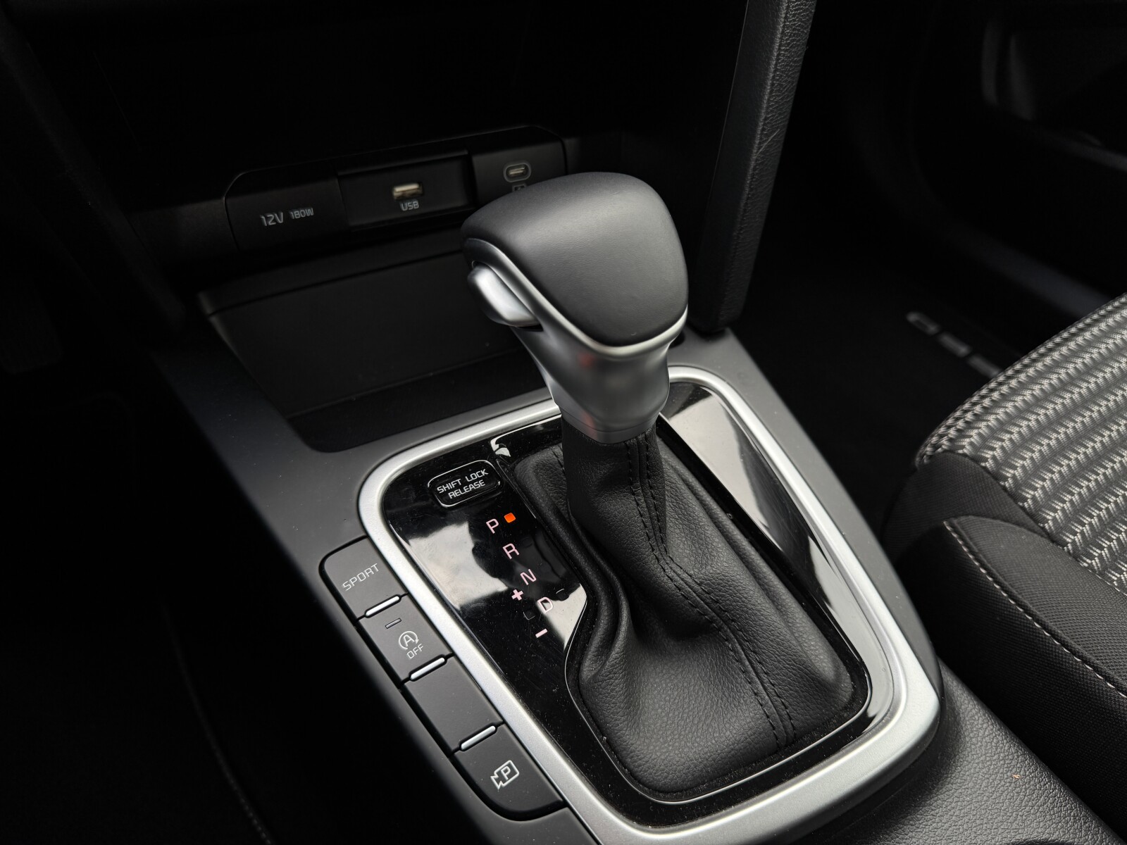 Kia Ceed - zdjęcie 30