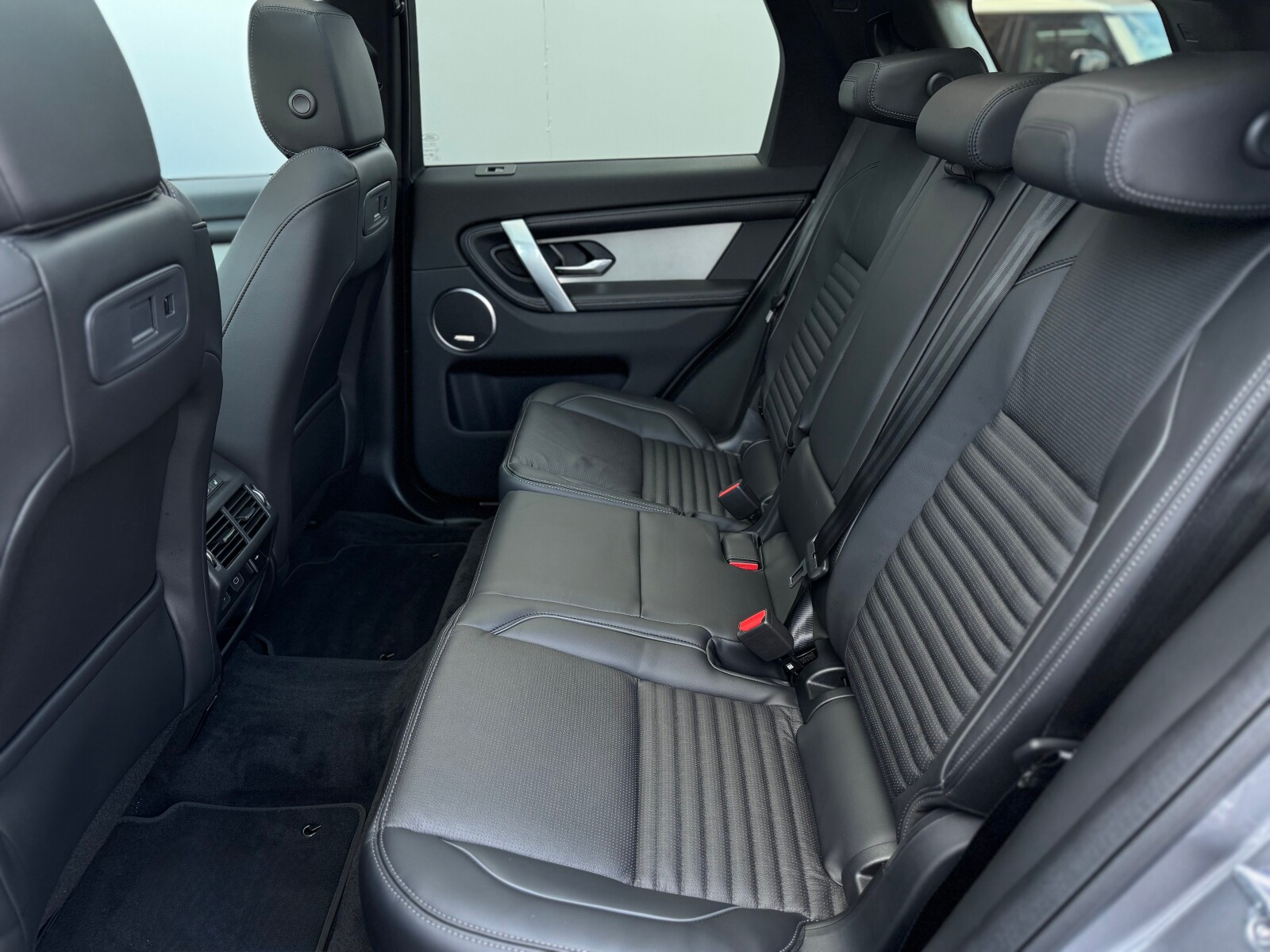 Land Rover Discovery Sport - zdjęcie 23