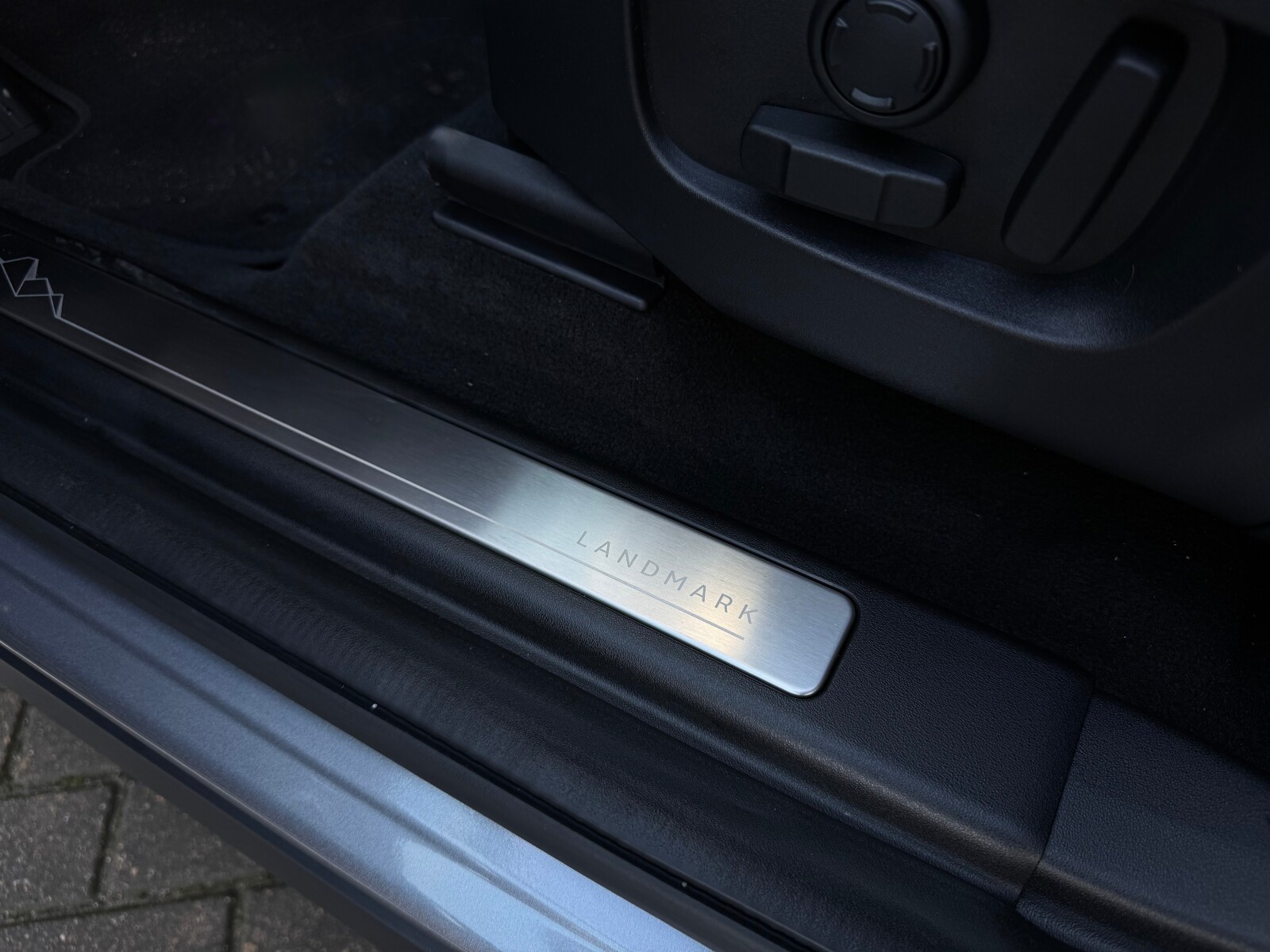 Land Rover Discovery Sport - zdjęcie 9