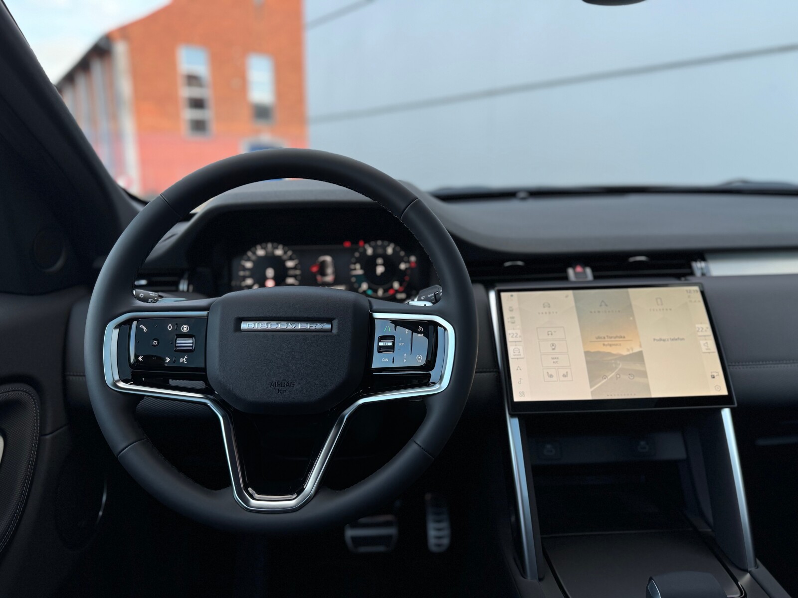 Land Rover Discovery Sport - zdjęcie 26