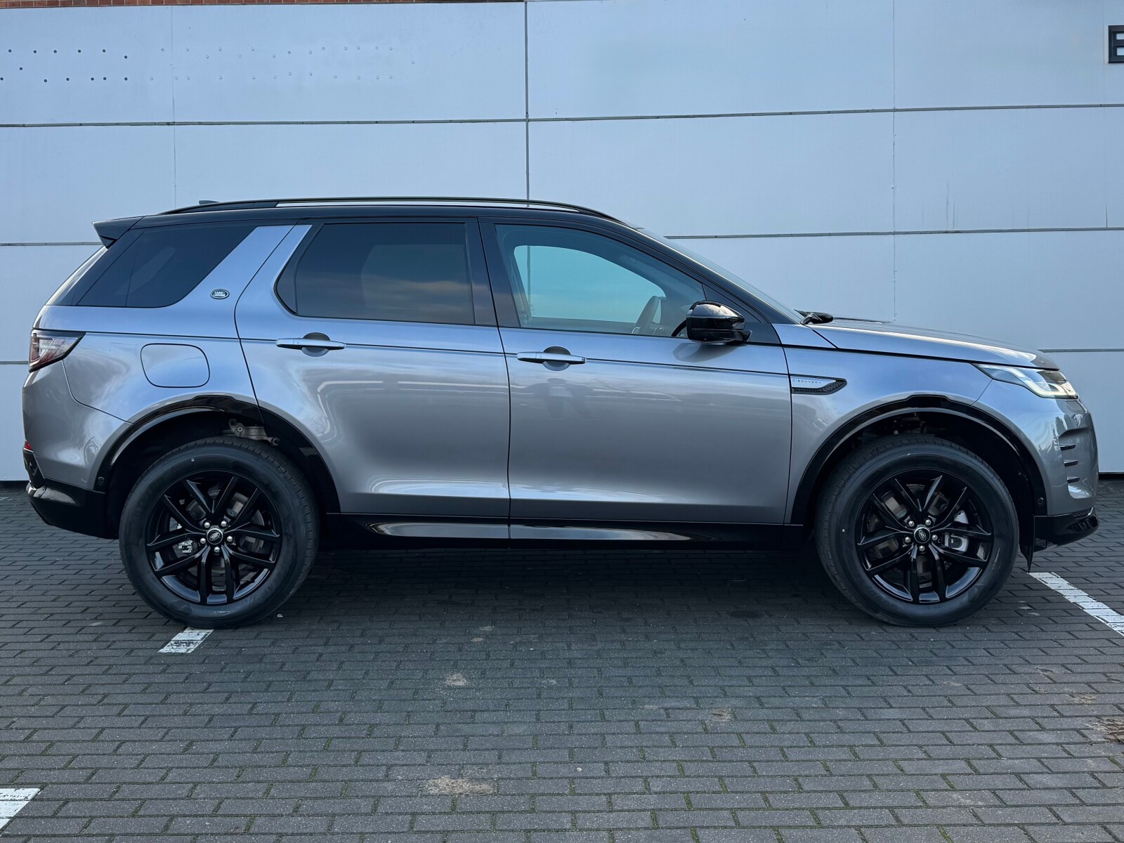 Land Rover Discovery Sport - zdjęcie 2