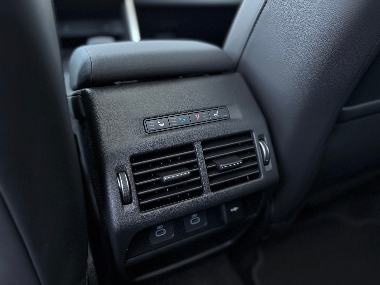 Land Rover Discovery Sport - zdjęcie 24